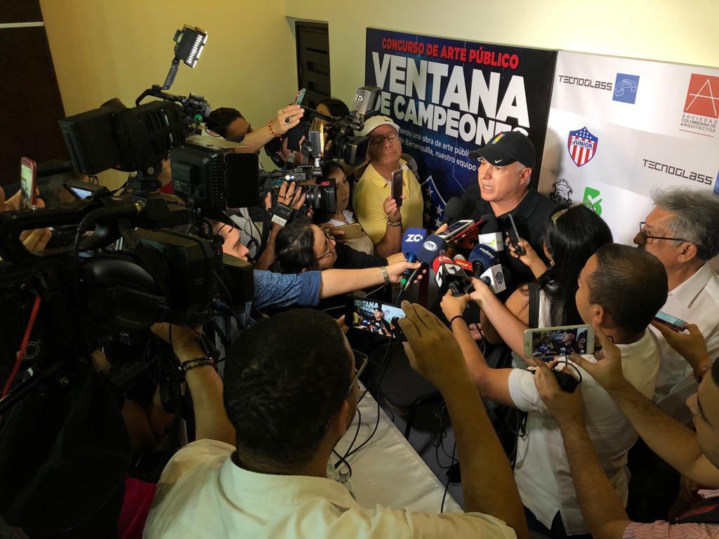 Christian Daes le cumplió a los hinchas del Junior y a su técnico. Habrá un monumento en Barranquilla a Comesaña