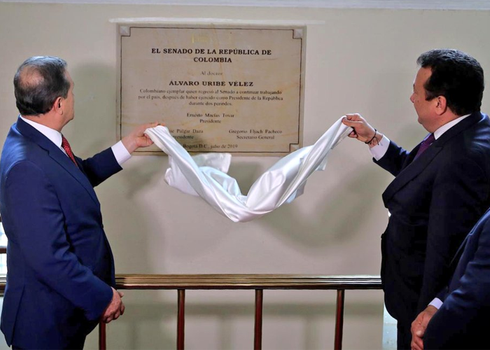 “Yo te condecoro, tú me condecoras