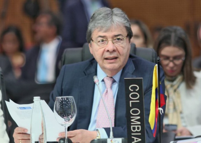 El Canciller, al paredón por el nombramiento de Leszli Kálli y otros diplomáticos