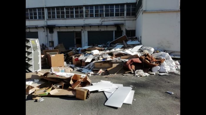 Durante 21 años, la fábrica de Saint Ouen, propiedad de la alcaldía local, estuvo librada al olvido y abandono.