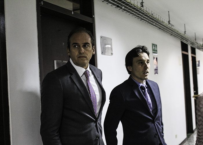 Diego Pardo y su abogado Fernando Largacha antes de iniciar la audiencia