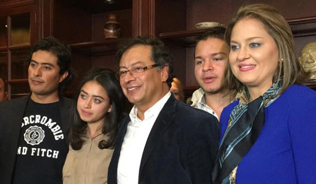 La hija de Petro se cansa del matoneo uribista y se va del país