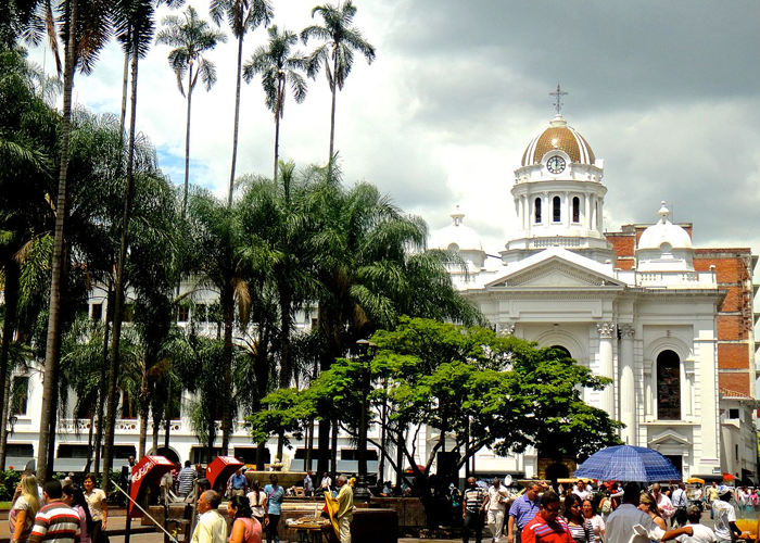 La Plaza de Cayzedo, sitiada por la clandestinidad