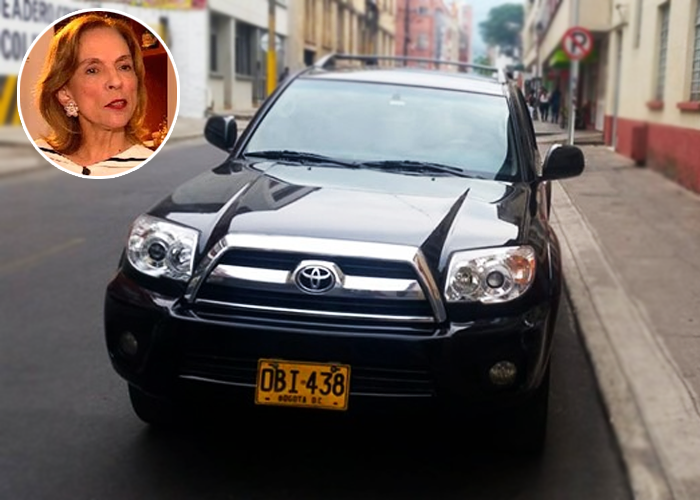 Inmovilizaron el carro de la mamá del presidente por estar mal parqueado