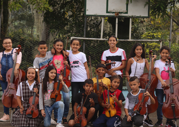 En los toques de queda en Bello se toca Beethoven y Vivaldi