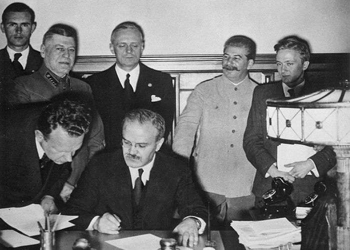 Del Pacto Ribbentrop-Mólotov