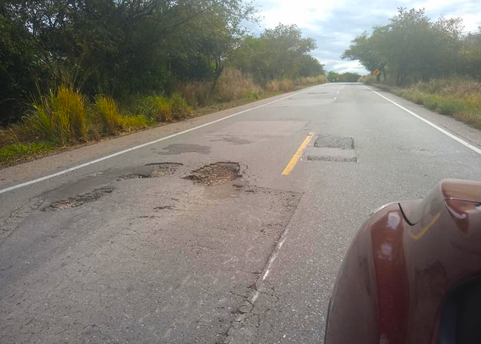 Los huilenses no aguantan más el mal estado de la vía al sur