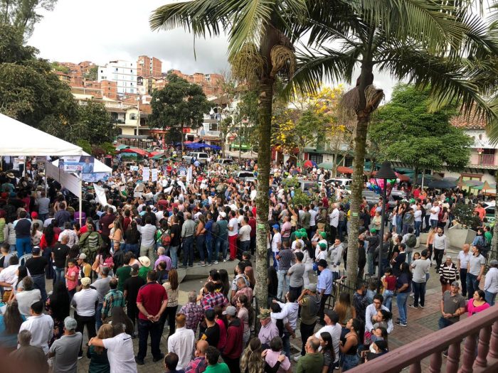  - La adoración de los antioqueños por Alvaro Uribe