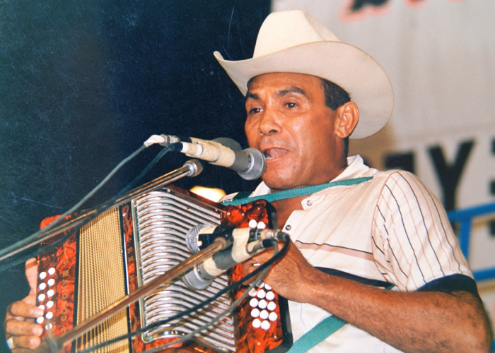 Colacho Mendoza, el músico que hipnotizaba con los pitos y bajos de su acordeón