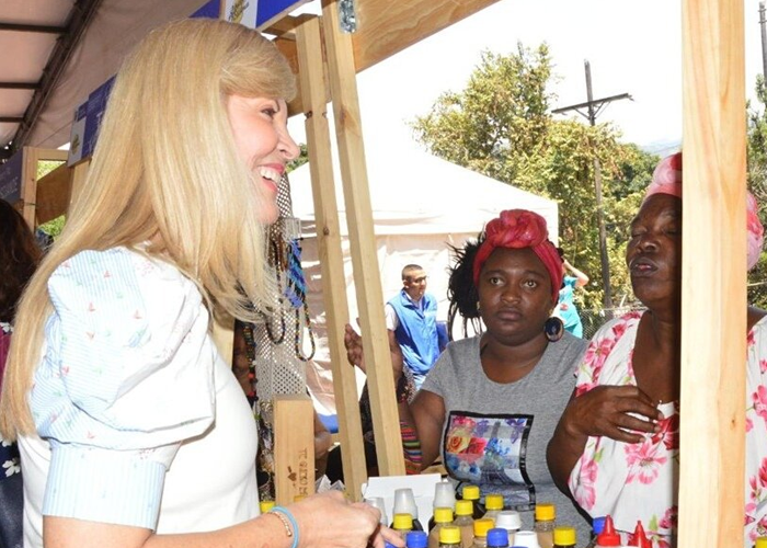 Y la mona los dejó con los crespos hechos