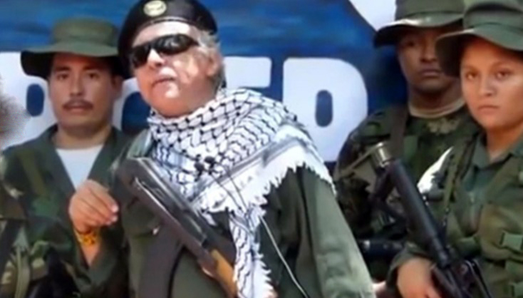 Vodka, agua bendita y coca