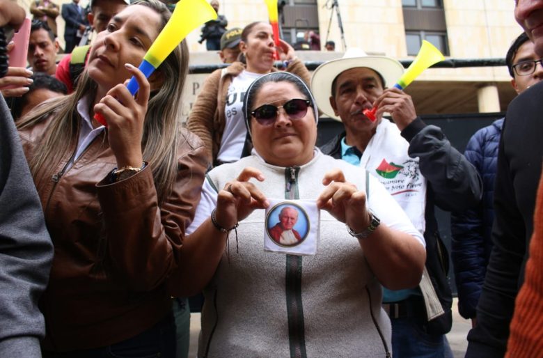 La 'vaca' uribista para financiar a la supuesta monja