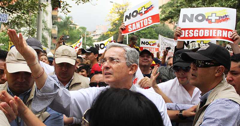Los colombianos que todavía adoran a Uribe como si fuera un Dios