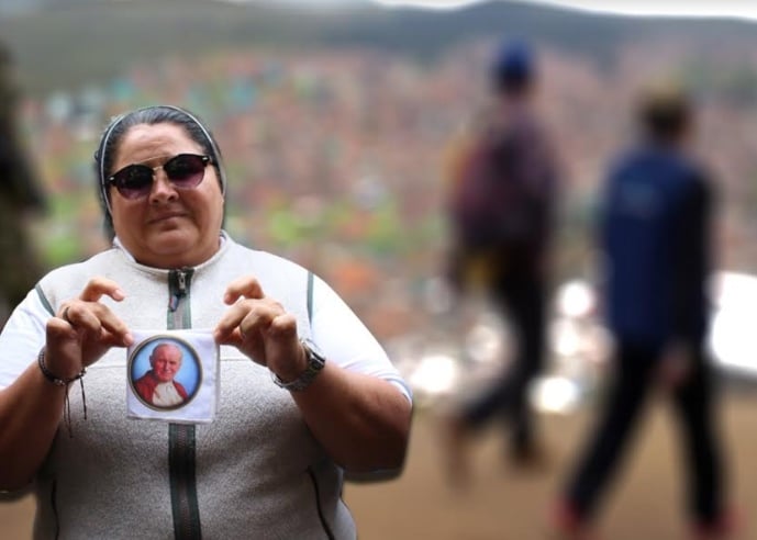 Nexos con grupos ilegales: ¿el nuevo pecado de la monja uribista?