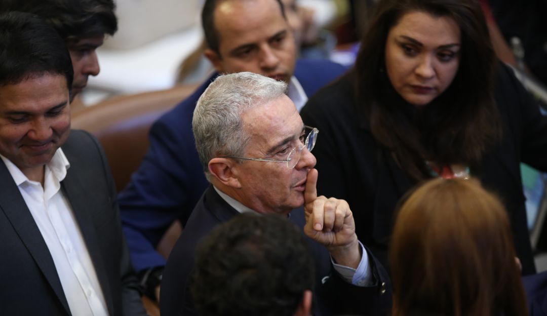 En Antioquia no paran de abuchear a Uribe. Video