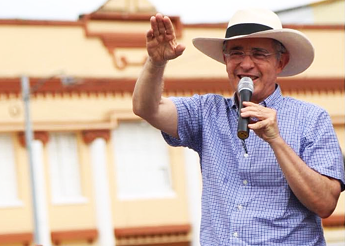 Uribe y la falacia del castrochavismo
