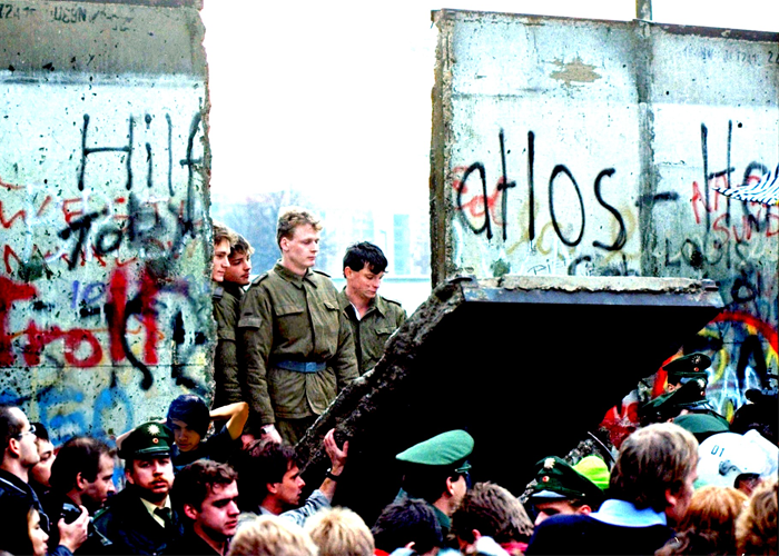 De la caída del muro de Berlín y el rezago ideológico en América Latina