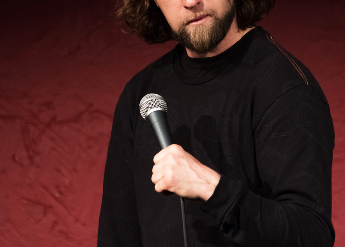 La mejor manera de hacer comedia es en serio   