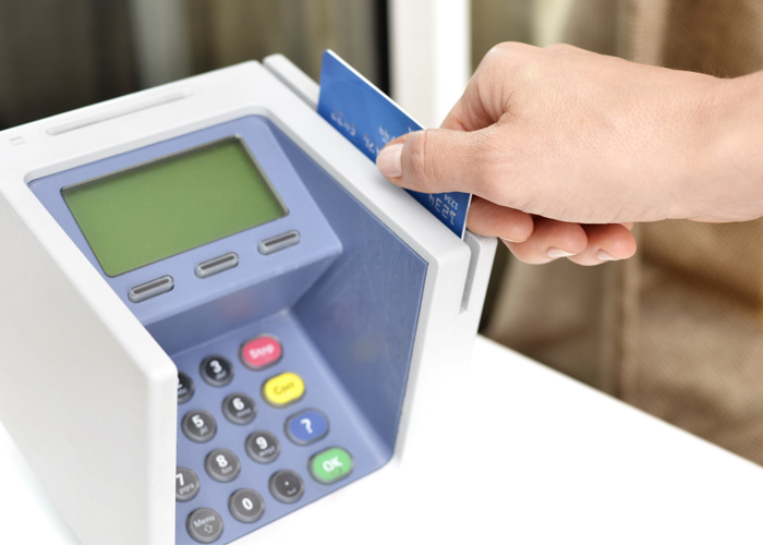 En tiempos neoliberales la salvación se consigue con tarjeta