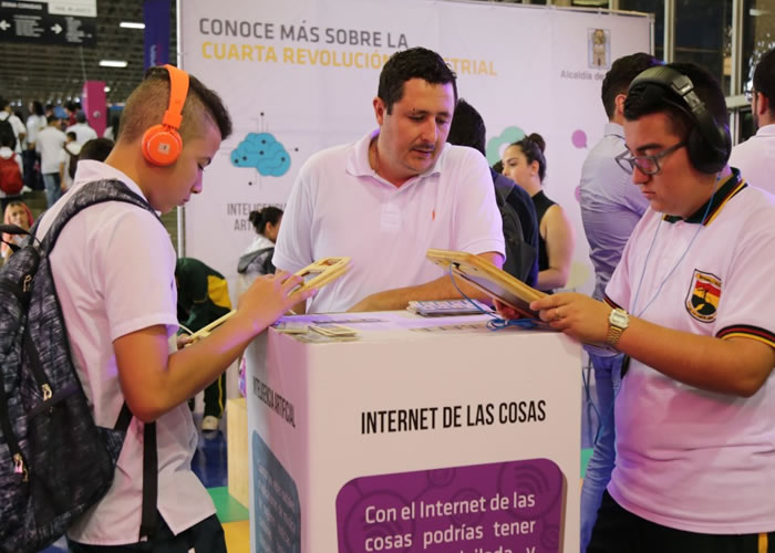 'Siguiente Nivel' la feria donde estudiantes conocieron la Industria 4.0