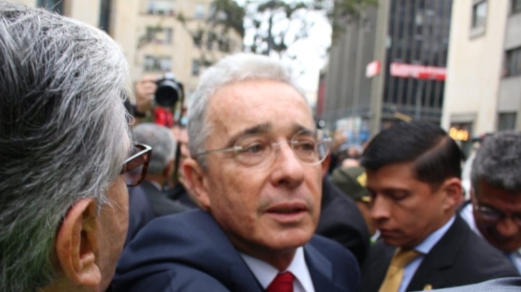 Imposible no opinar sobre Uribe