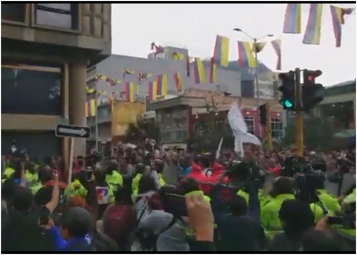 VIDEO: Furia en la calle alrededor de la indagatoria de Uribe