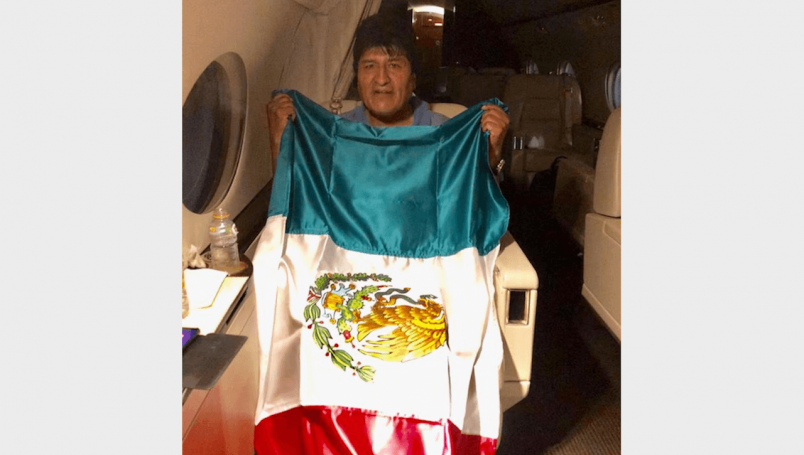Evo al exilio: Avión de la fuerza aérea mexicana aterriza en Ciudad de México
