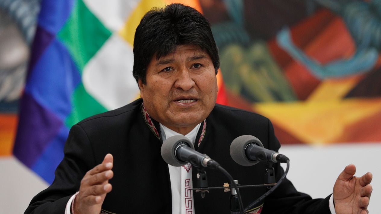 Evo Morales renuncia por televisión en vivo y en directo