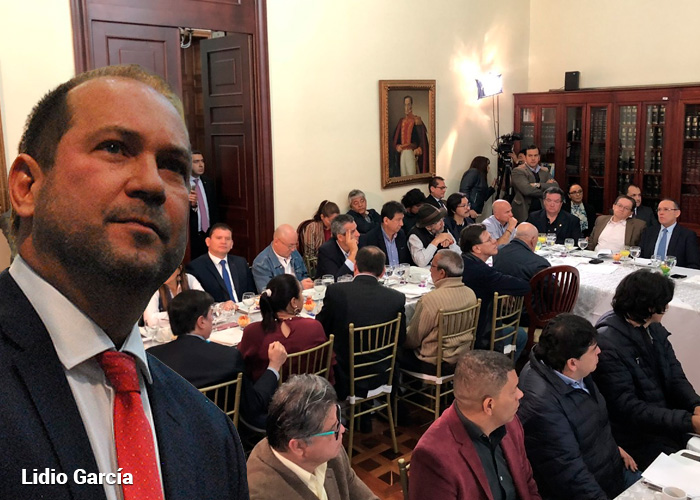 El presidente del Senado le abre las puertas a los líderes del paro