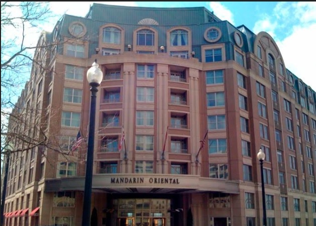 El hotel del encuentro del embajador con la nueva canciller