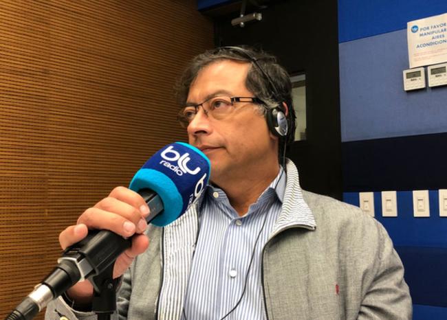 Gustavo Petro acusa a Blu radio de robarle datos