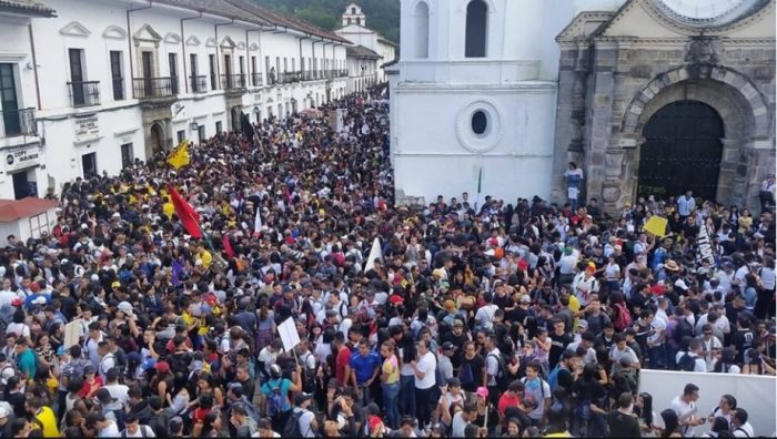  - La gente salió a la calle