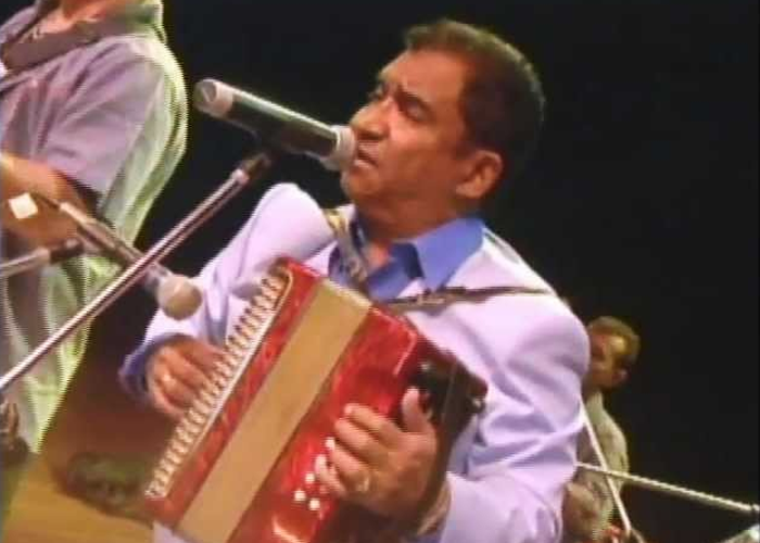 Armando Hernández, la voz tropical que hace bailar a Colombia