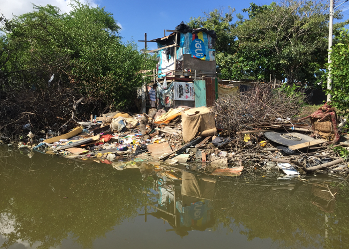 Caño Juan Angola, un enfermo en cuidados intensivos que se niega a morir