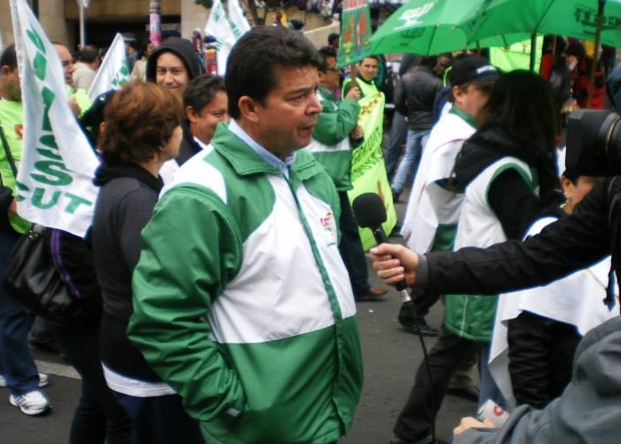 ¿Debe continuar Julio Roberto Gómez en la mesa nacional de paro?