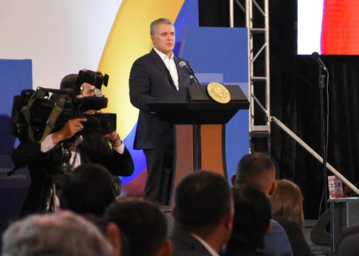 Iván Duque, el presidente naranja, en la oscuridad de la enfermedad y la pobreza