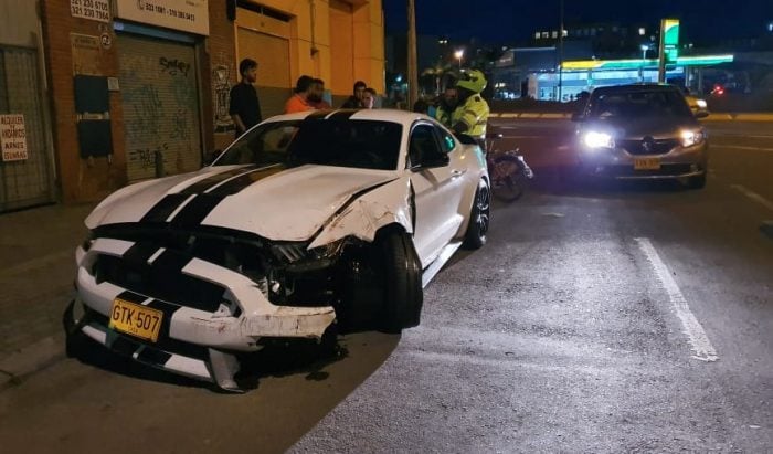  - [Video] "Severa loca...": Carro de 200 millones causa accidente al norte de Bogotá