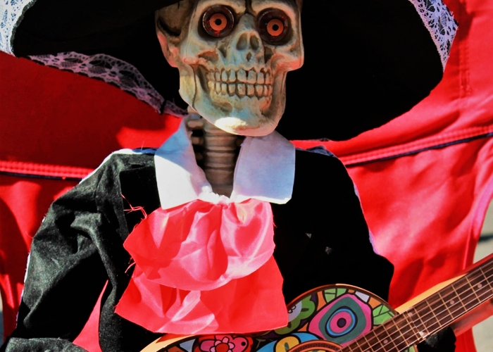 Primero de noviembre: cuando los muertos bailan al son de los mariachis
