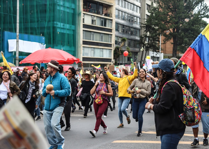Con marchas, bloqueos y cacerolazos, el pueblo puso a temblar al gobierno