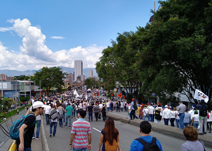Gobierno débil, protestas fuertes