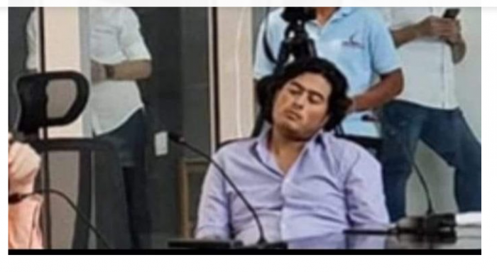 "Nicolás Petro duerme como un bebé en la Asamblea del Atlántico" - -- Las2orillas - "Nicolás Petro duerme como un bebé en la Asamblea del Atlántico"