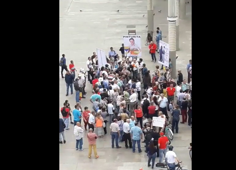 La fracasada marcha uribista que buscaba derrocar al alcalde de Medellín