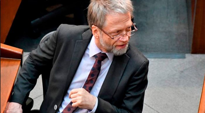  - Mockus pierde la batalla: sale del Congreso