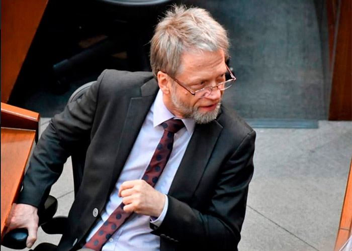 Mockus pierde la batalla: sale del Congreso