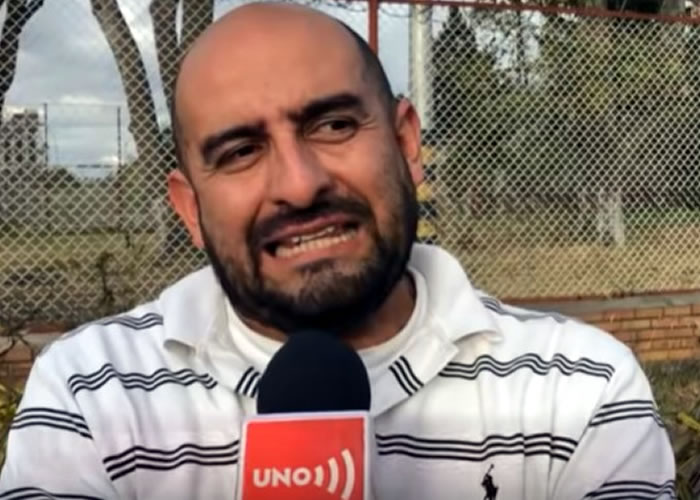 El taxista machista llorando pide perdón a las mujeres. Video