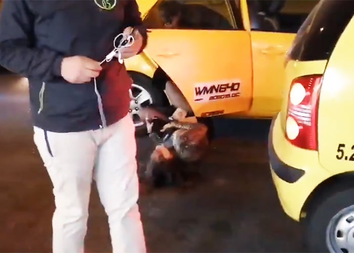 [VIDEOS] A patadas y puños taxista baja a mujer de su carro en el norte de Bogotá