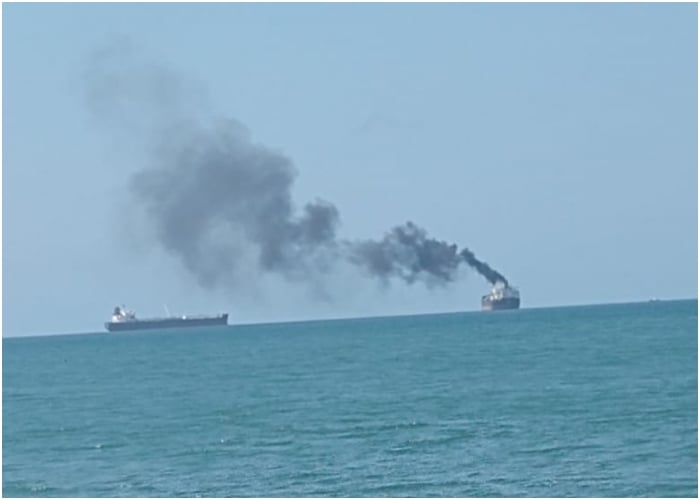 Los barcos que están acabando con las playas de Santa Marta