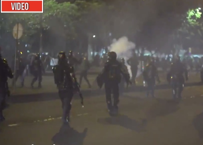 VIDEO: ¿ESMAD contra marcha feminista en Bogotá?