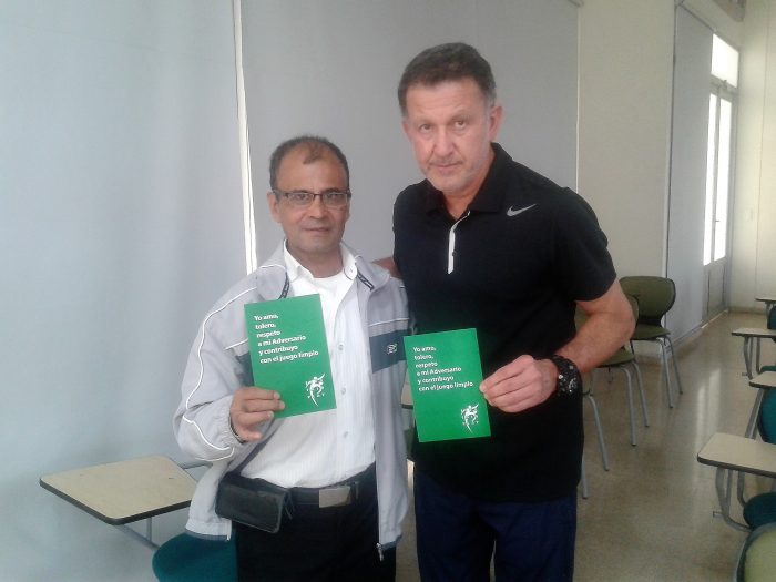  - Roosevelt Castro y su tarjeta verde