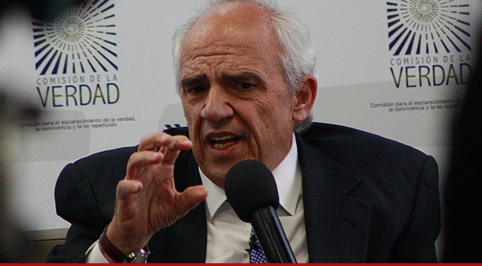 Esta conversación con Juan Manuel Ospina antes de comparecer ante la Comisión de la Verdad en donde empezó a dar su versión desde este 20 de enero. El expresidente Samper da claves sobre su gobierno, el proceso 8000, el asesinato de Álvaro Gómez Hurtado y temas importantes del conflicto armado durante su periodo presidencial. - "Todos los presidentes deberíamos pasar por la Comisión de la Verdad y la JEP"